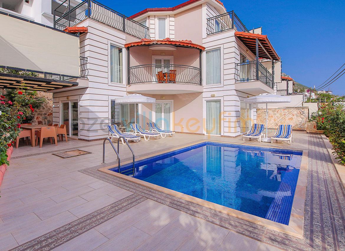 Villa Akay 1